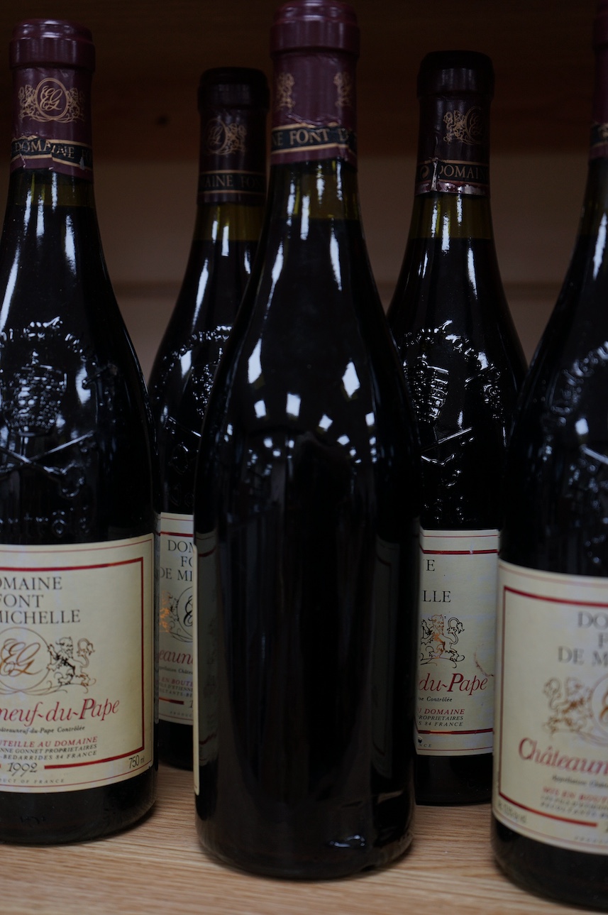 Six bottles of Domaine Font De Michelle Chateauneuf-du-Pape, 1992. Condition - good